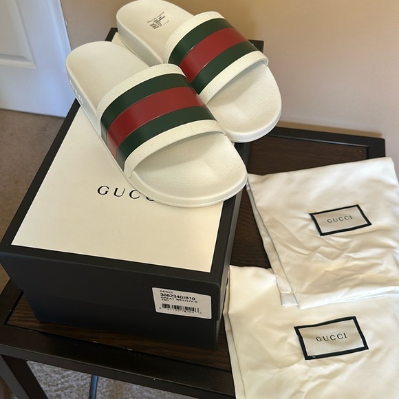 Gucci Logo Slide - Picture 2 of 7